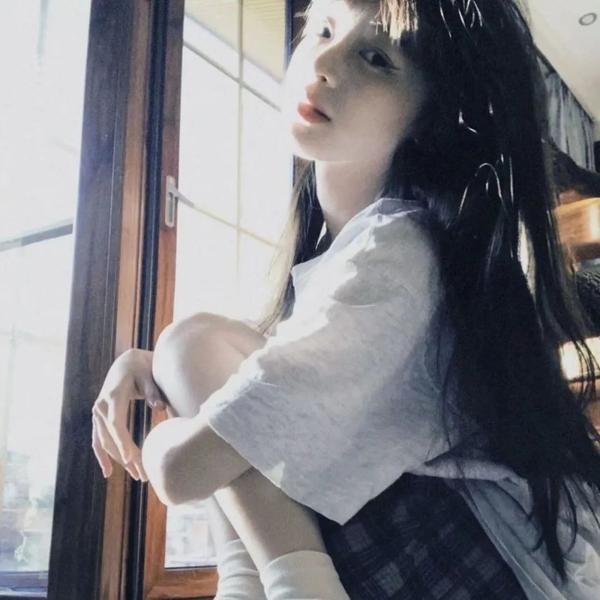 伊娜:初生之犊海报